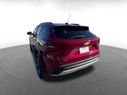 Used 2025 Chevrolet Trax LT image 11