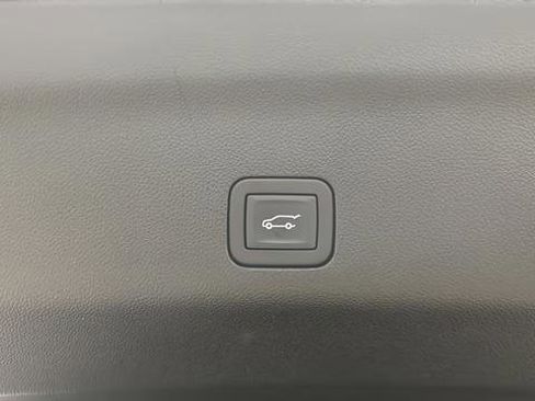 Used 2025 GMC Yukon XL AT4 Ultimate w/ LPO, Floor Liner Package AWD/4WD image 31