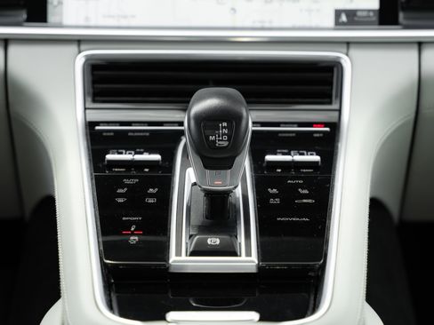 Used 2020 Porsche Panamera 4 image 14