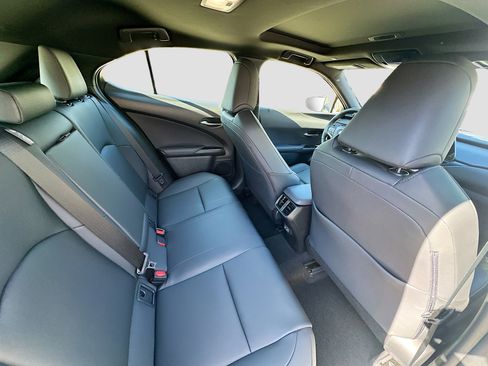 Used 2025 Lexus UX 300h FWD image 30