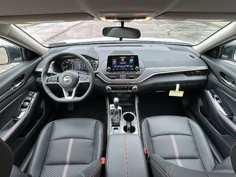 New 2025 Nissan Altima 2.5 SR image 14