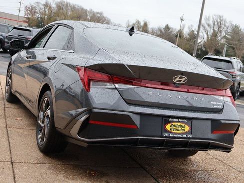 New 2025 Hyundai Elantra Limited image 4