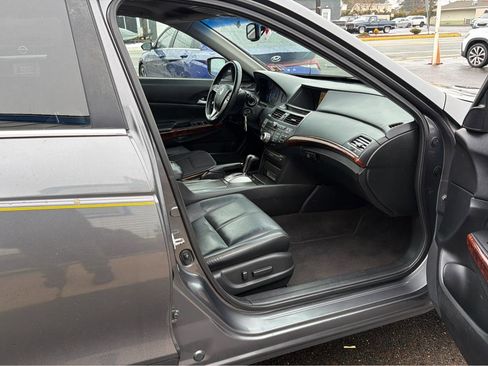 Used 2011 Honda Crosstour EX-L image 18