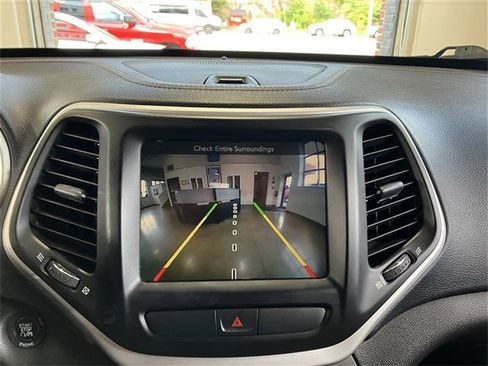 Used 2015 Jeep Cherokee Limited image 15