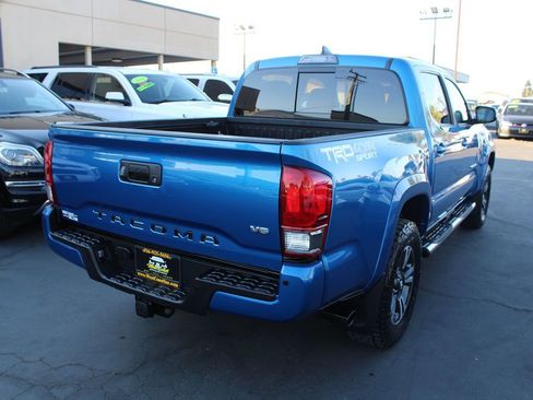 Used 2017 Toyota Tacoma TRD Sport w/ Premium & Technology Package image 7