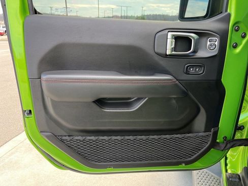 Used 2025 Jeep Wrangler Unlimited Rubicon image 5