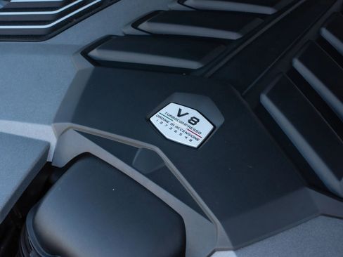 Used 2020 Lamborghini Urus image 24