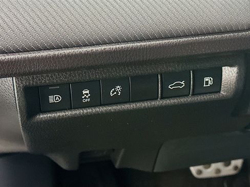 Used 2025 Toyota Camry SE image 17