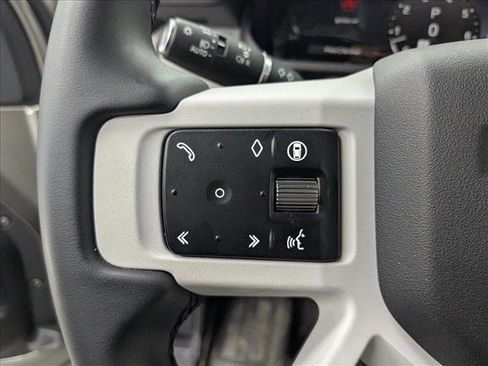 Used 2025 Land Rover Defender 110 X-Dynamic SE image 13
