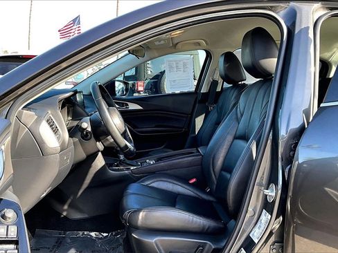 Used 2018 MAZDA MAZDA3 Touring image 14