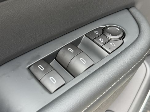 Used 2025 Buick Enclave Preferred FWD image 13