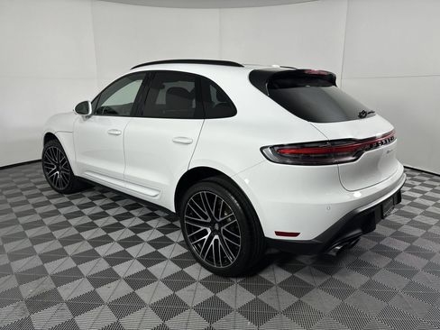 Certified 2025 Porsche Macan image 3