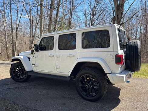 Used 2021 Jeep Wrangler Unlimited Sahara image 6