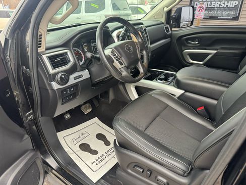 Used 2016 Nissan Titan S image 10