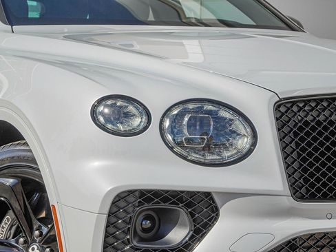 Used 2023 Bentley Bentayga AWD/4WD image 4