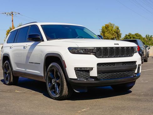 Used 2022 Jeep Grand Cherokee L Limited w/ Black Appearance Package RWD image 6