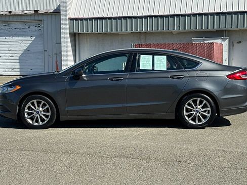 Used 2017 Ford Fusion SE w/ Fusion SE Technology Package FWD image 9