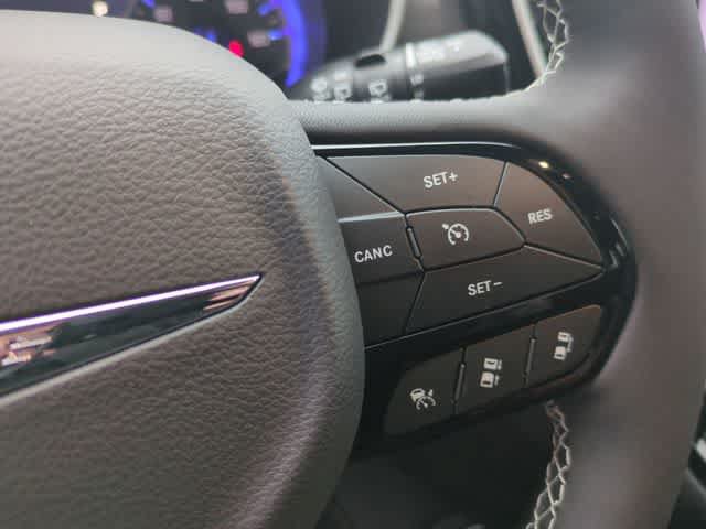 New 2026 Chrysler Pacifica Select FWD image 25