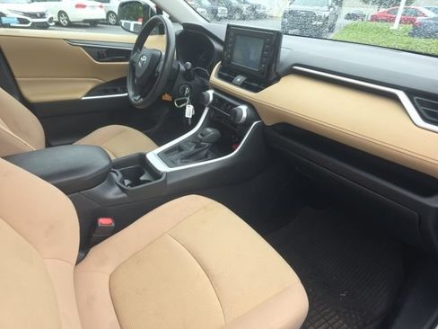 Used 2019 Toyota RAV4 LE FWD image 13