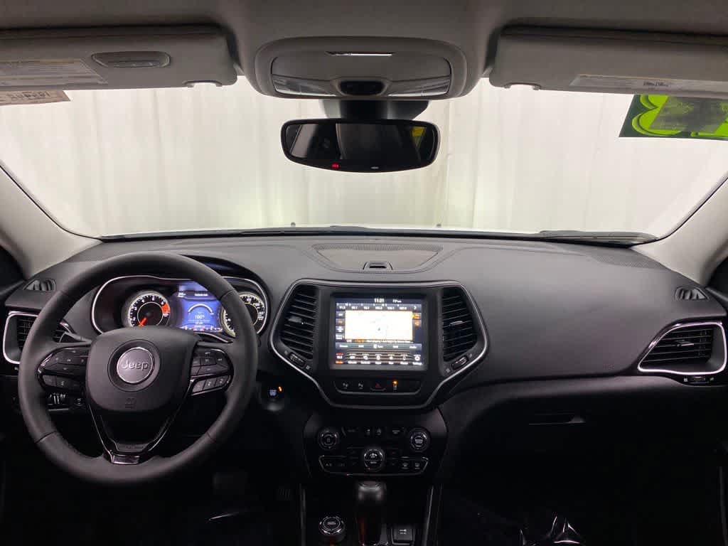 Used 2023 Jeep Cherokee Altitude Lux w/ Mopar Interior Package AWD/4WD image 13