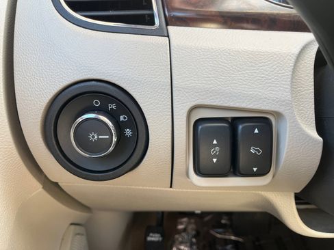 Used 2011 Ford Taurus Limited w/ 303A Rapid Spec Order Code image 24