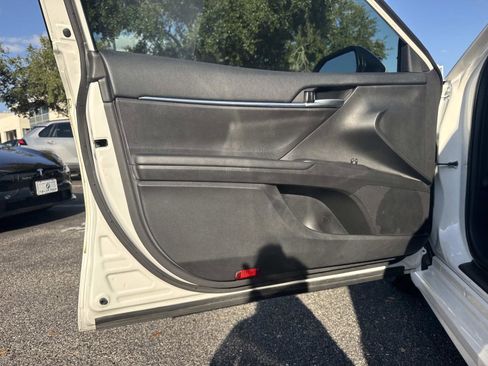 Used 2024 Toyota Camry SE image 16
