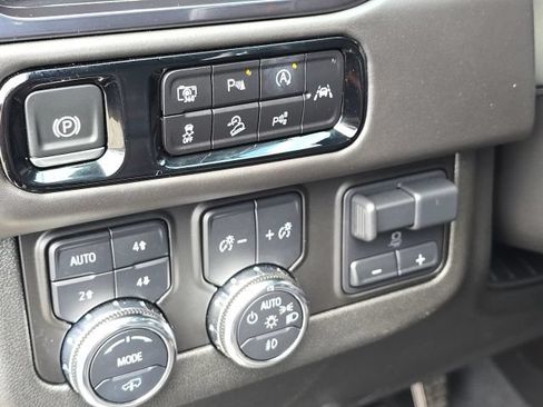 Used 2025 GMC Yukon XL AT4 Ultimate AWD/4WD image 33