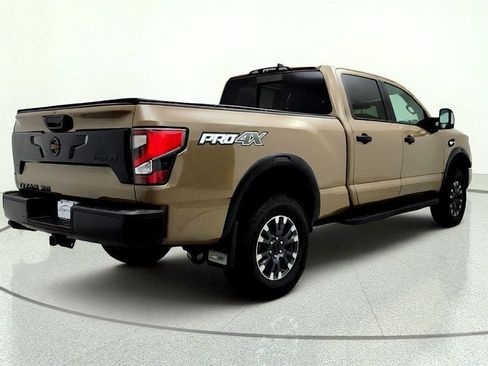 Used 2022 Nissan Titan PRO-4X AWD/4WD image 5