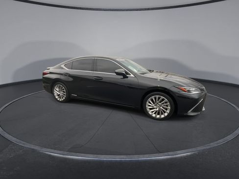 Used 2022 Lexus ES 300h Ultra Luxury w/ Accessory Package 2 FWD image 2
