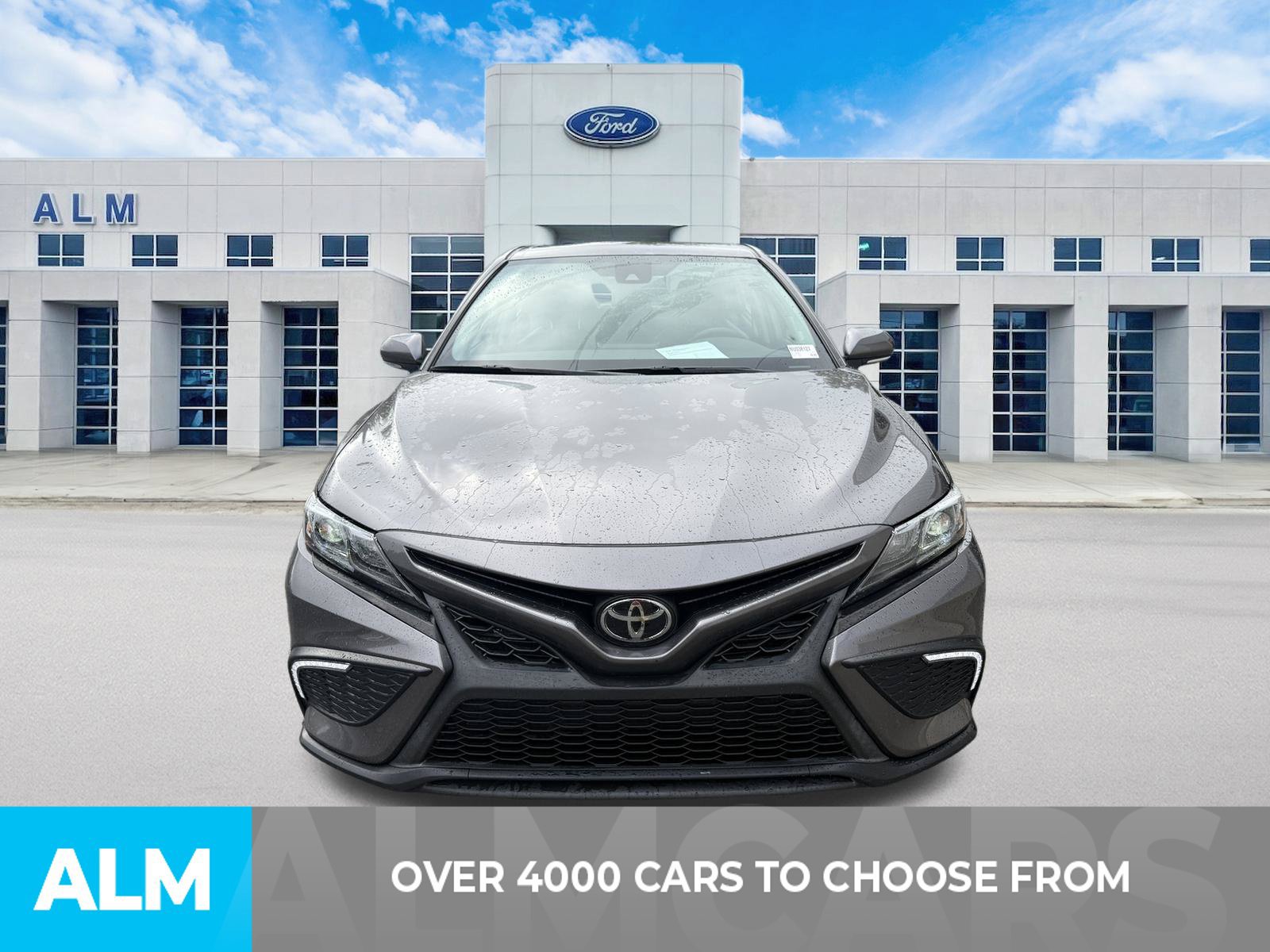 Used 2022 Toyota Camry SE w/ Convenience Package FWD image 2