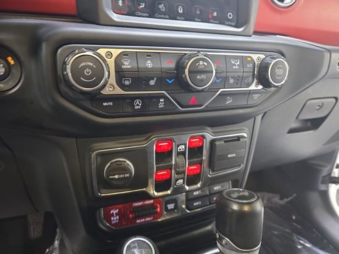 Used 2020 Jeep Wrangler Unlimited Rubicon AWD/4WD image 18