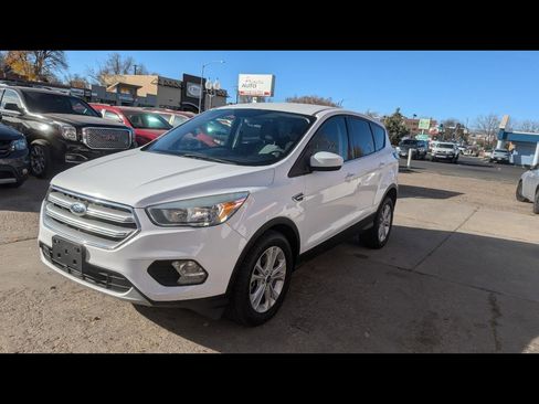 Used 2017 Ford Escape SE image 1