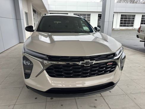 Used 2026 Chevrolet Trax RS w/ Driver Confidence Package image 2