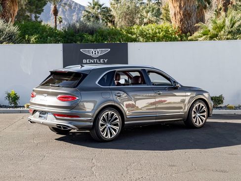 Used 2023 Bentley Bentayga Extended Wheelbase image 11