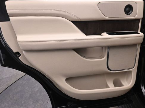 Used 2020 Lincoln Navigator Reserve w/ Cargo Convenience Package image 13