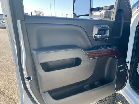 Used 2019 GMC Sierra 2500 SLT w/ Duramax Plus Package image 15