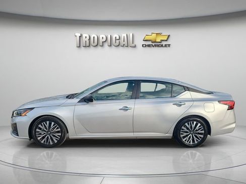 Used 2024 Nissan Altima 2.5 SV image 2