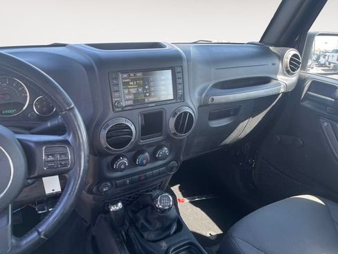Used 2016 Jeep Wrangler Unlimited Sport w/ Connectivity Group AWD/4WD image 10