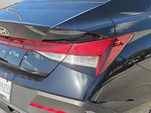 Used 2025 Hyundai Elantra SE image 14