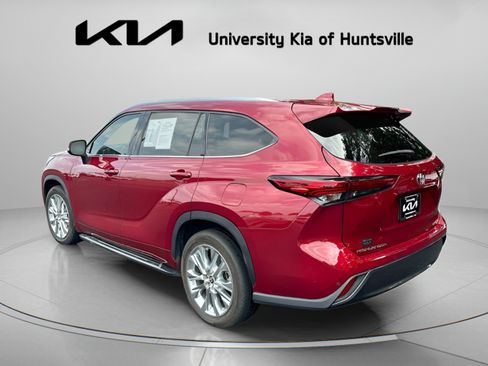 Used 2021 Toyota Highlander Limited FWD image 6