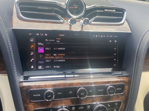 New 2025 Bentley Bentayga Extended Wheelbase image 25