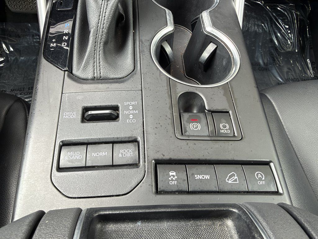 Used 2021 Toyota Highlander XLE AWD/4WD image 20