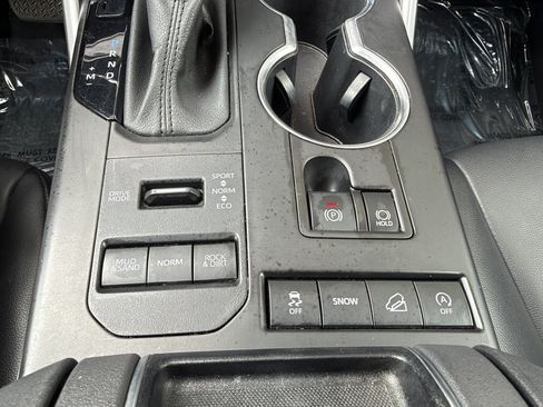 Used 2021 Toyota Highlander XLE AWD/4WD image 20