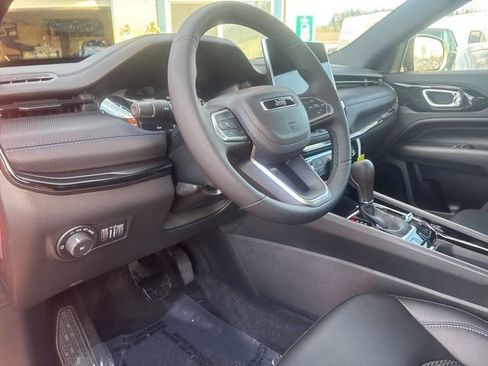 New 2026 Jeep Compass Latitude image 17