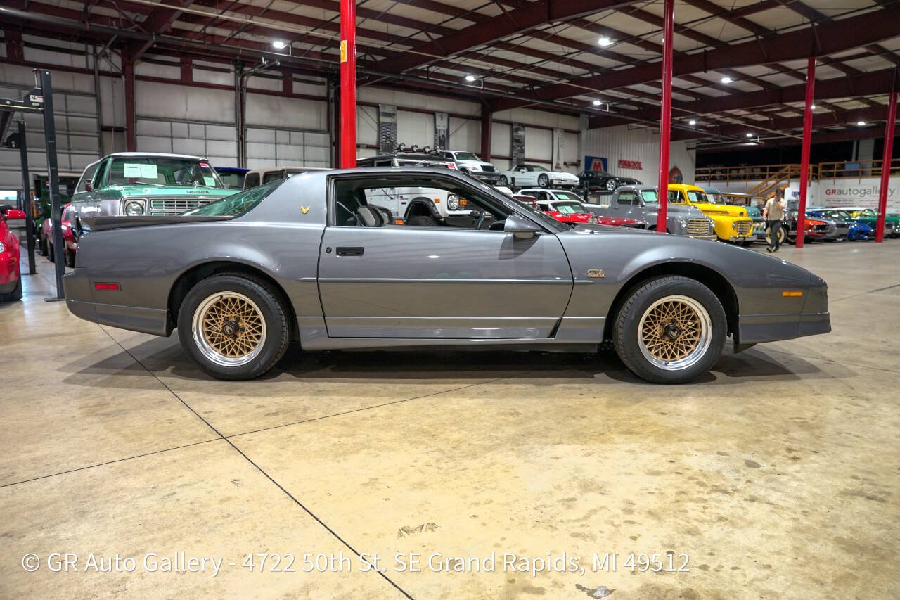 Used 1987 Pontiac Firebird Trans Am RWD image 10