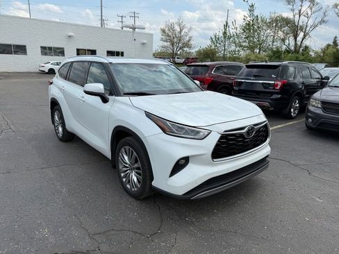 Used 2022 Toyota Highlander Platinum AWD/4WD image 4