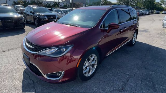 Used 2017 Chrysler Pacifica Touring-L Plus w/ Advanced Safetytec Group FWD image 6