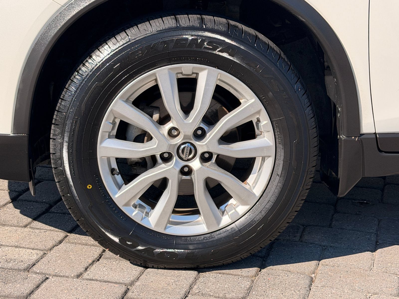 Used 2020 Nissan Rogue SV FWD image 12