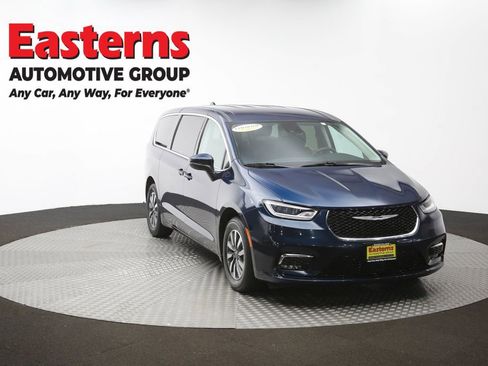 Used 2023 Chrysler Pacifica Touring-L FWD image 53