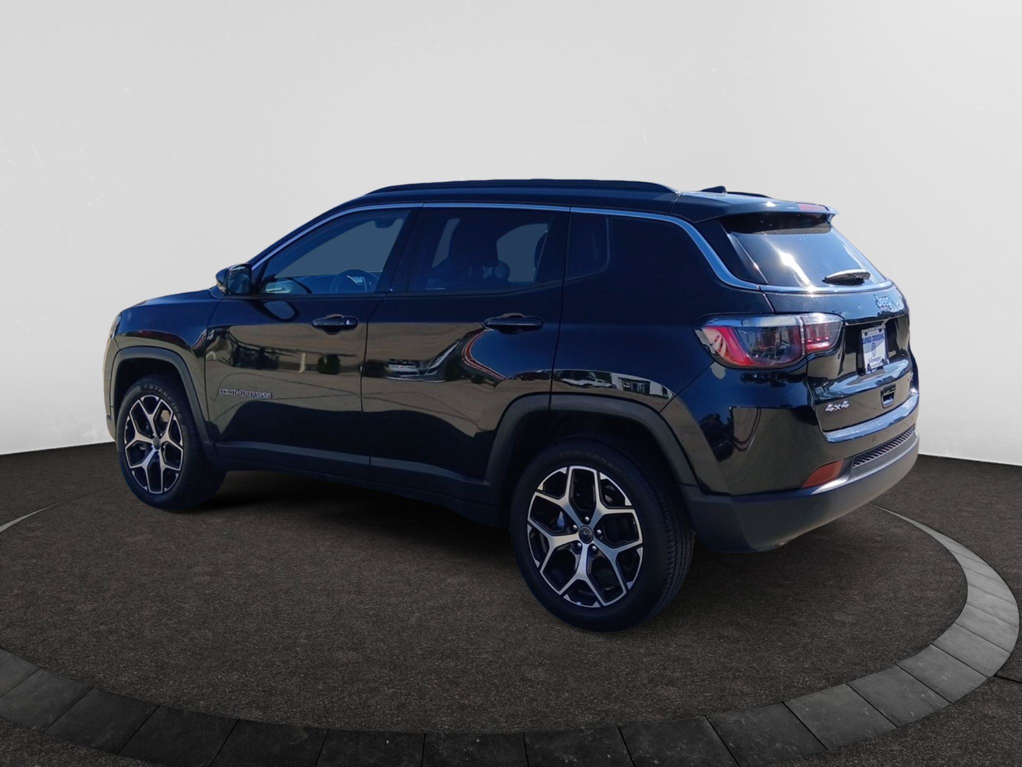 Used 2025 Jeep Compass Limited AWD/4WD image 5